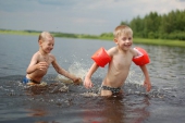 Головні правила безпеки для дитячого відпочинку на воді